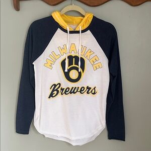 Milwaukee Brewers T Shirt Hoodie XS
